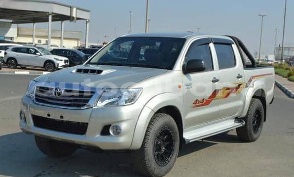 Comprar Usados Carro Toyota Hilux Plata en Cienfuegos en Cienfuegos