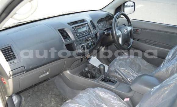 Comprar Usados Carro Toyota Hilux Plata en Cienfuegos en Cienfuegos Comprar Usados Carro Toyota Hilux Plata en Cienfuegos en Cienfuegos