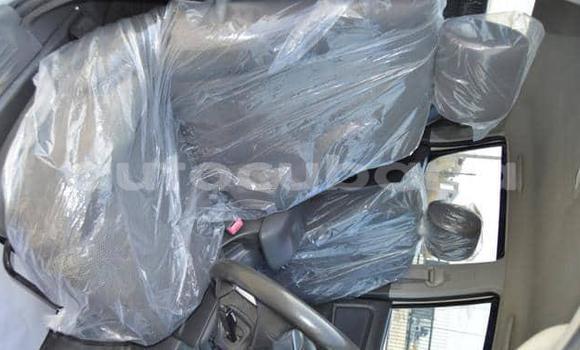 Comprar Usados Carro Toyota Hilux Plata en Cienfuegos en Cienfuegos Comprar Usados Carro Toyota Hilux Plata en Cienfuegos en Cienfuegos