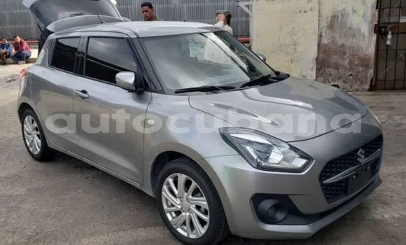 Comprar Usados Carro Suzuki Swift Plata en Havana en Habana