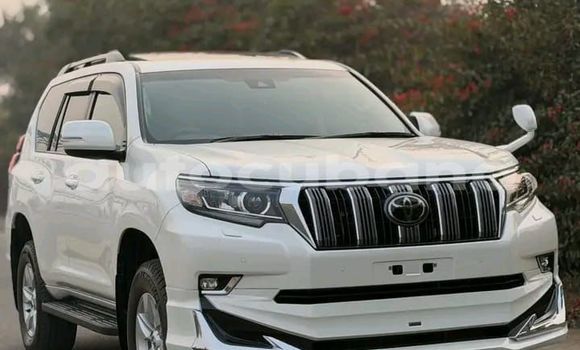 Comprar Usados Carro Toyota Land Cruiser Prado Blanco en Havana en Habana