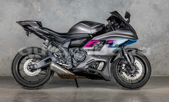 Comprar Usados Moto Yamaha YZF Negro en Havana en Habana