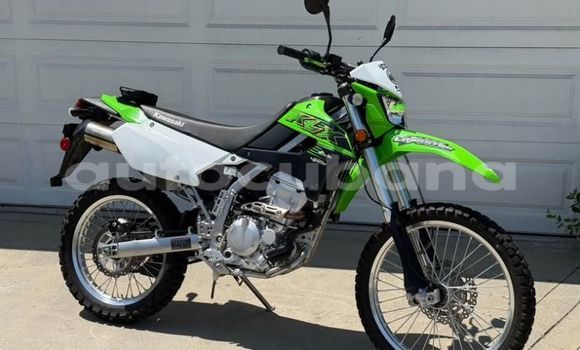 Comprar Usados Moto Kawasaki KLX Verde en Havana en Habana