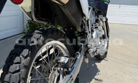 Buy Used Kawasaki KLX Green Bike in Havana in Habana Buy Used Kawasaki KLX Green Bike in Havana in Habana