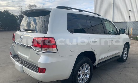 Comprar Usados Carro Toyota LandCruiser Blanco en Baracoa en Guantanamo Comprar Usados Carro Toyota LandCruiser Blanco en Baracoa en Guantanamo