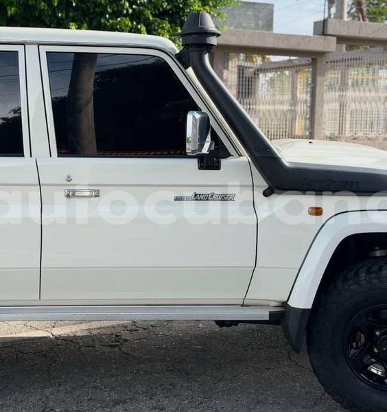 Big with watermark toyota landcruiser holguin antilla 3372