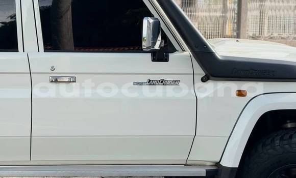 Comprar Usados Carro Toyota LandCruiser Blanco en Antilla en Holguin Comprar Usados Carro Toyota LandCruiser Blanco en Antilla en Holguin