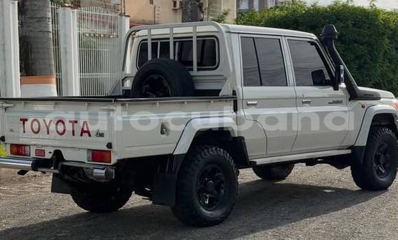 Comprar Usados Carro Toyota LandCruiser Blanco en Antilla en Holguin Comprar Usados Carro Toyota LandCruiser Blanco en Antilla en Holguin