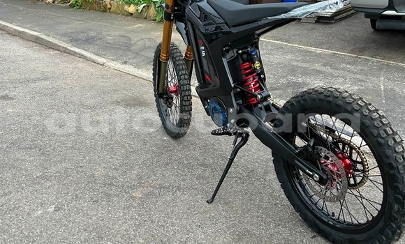 Comprar Usados Moto Ajs E95 Negro en Agramonte en Matanzas