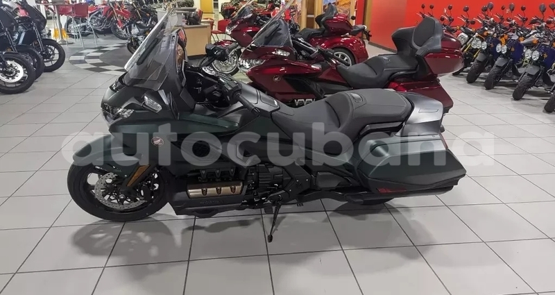 Big with watermark honda gold wing holguin baguanos 3399