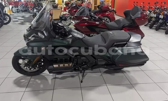 Comprar Usados Moto Honda GOLD WING Negro en Baguanos en Holguin Comprar Usados Moto Honda GOLD WING Negro en Baguanos en Holguin