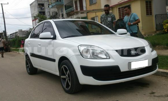 Buy Used Kia Rio Other Car in Carlos Manuel de Cespedes in Camaguey Buy Used Kia Rio Other Car in Carlos Manuel de Cespedes in Camaguey