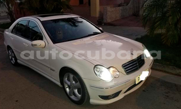 Buy Used Mercedes-Benz C230 White Car in Havana in Habana