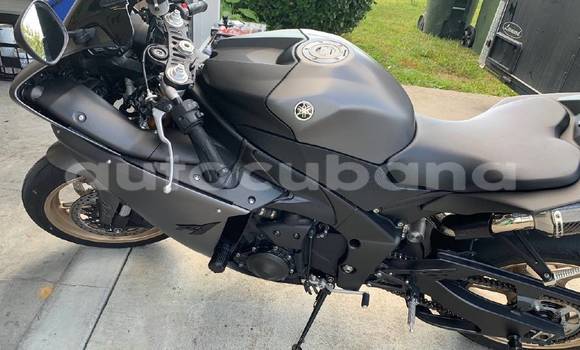 Comprar Usados Moto Yamaha R1 Beige en Baguanos en Holguin Comprar Usados Moto Yamaha R1 Beige en Baguanos en Holguin