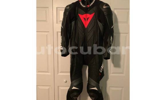 Comprar Usados Moto Yamaha R1 Beige en Baguanos en Holguin Comprar Usados Moto Yamaha R1 Beige en Baguanos en Holguin