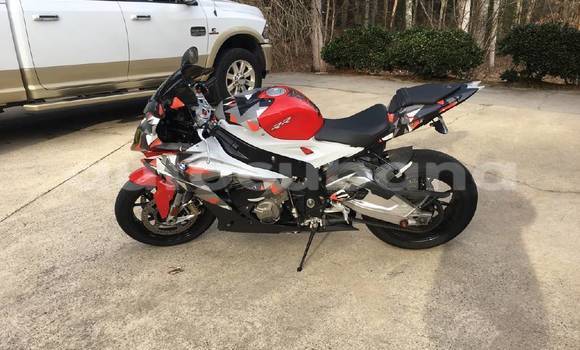 Comprar Usados Moto BMW S 1000 Beige en Antilla en Holguin Comprar Usados Moto BMW S 1000 Beige en Antilla en Holguin