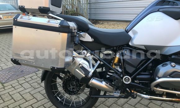 Comprar Usados Moto BMW R1200GS Adventure Beige en Antilla en Holguin Comprar Usados Moto BMW R1200GS Adventure Beige en Antilla en Holguin