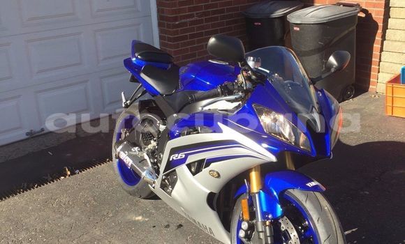 Comprar Nuevo Moto Yamaha YZF Azul en Baracoa en Guantanamo Comprar Nuevo Moto Yamaha YZF Azul en Baracoa en Guantanamo