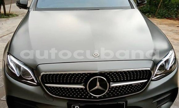 Comprar Nuevo Carro Mercedes-Benz 280 Marrón en Havana en Habana Comprar Nuevo Carro Mercedes-Benz 280 Marrón en Havana en Habana