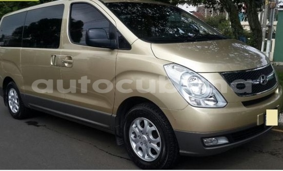 Comprar Usados Carro Hyundai H1 Beige en Havana en Habana