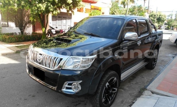 Buy Used Toyota Hilux Black Car in Perico in Matanzas
