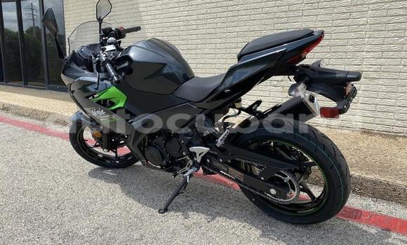 Comprar Nuevo Moto Kawasaki Ninja Plata en Corralillo en Matanzas Comprar Nuevo Moto Kawasaki Ninja Plata en Corralillo en Matanzas