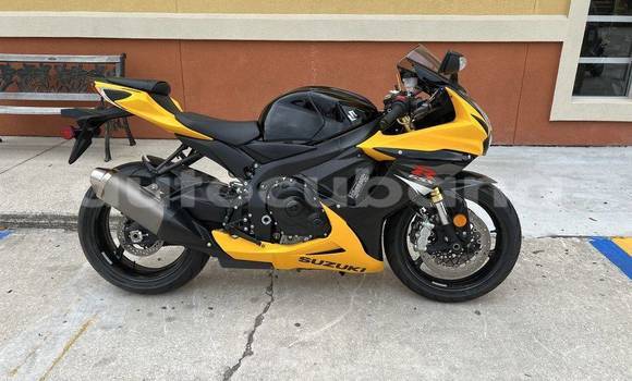 Comprar Usados Moto Suzuki GSX Rojo en Juan Gualberto Gomez en Matanzas Comprar Usados Moto Suzuki GSX Rojo en Juan Gualberto Gomez en Matanzas