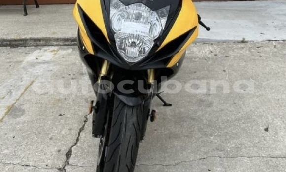 Comprar Usados Moto Suzuki GSX Rojo en Juan Gualberto Gomez en Matanzas Comprar Usados Moto Suzuki GSX Rojo en Juan Gualberto Gomez en Matanzas