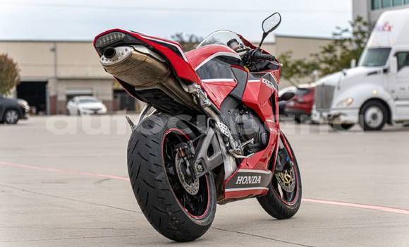 Comprar Importar Moto Honda CBR Rojo en Agramonte en Matanzas Comprar Importar Moto Honda CBR Rojo en Agramonte en Matanzas