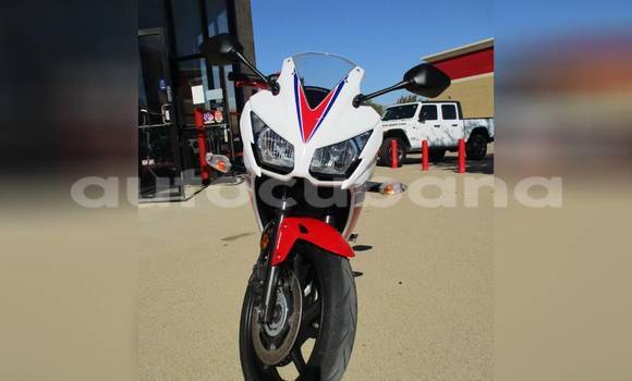 Comprar Usados Moto Honda CBR 1000 RR Rojo en Aguacate en Matanzas Comprar Usados Moto Honda CBR 1000 RR Rojo en Aguacate en Matanzas
