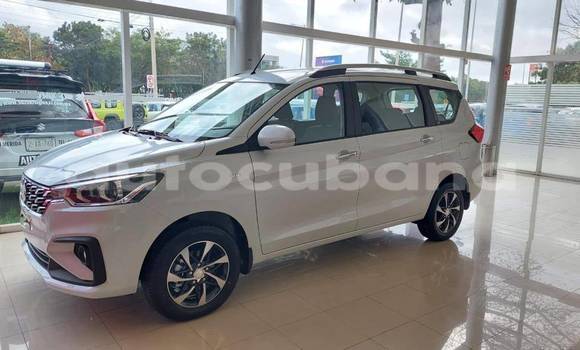 Comprar Usados Carro Suzuki Ertiga Blanco en Aguada de Pasajeros en Matanzas Comprar Usados Carro Suzuki Ertiga Blanco en Aguada de Pasajeros en Matanzas