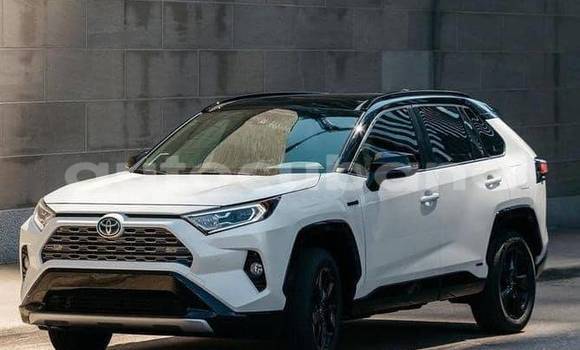 Comprar Usados Carro Toyota RAV4 Blanco en Alacranes en Matanzas Comprar Usados Carro Toyota RAV4 Blanco en Alacranes en Matanzas