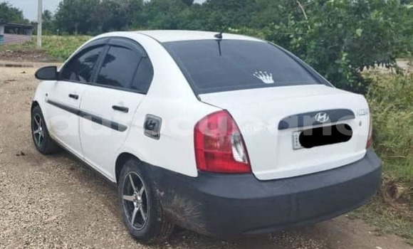 Comprar Usados Carro Hyundai Accent Blanco en Aguada de Pasajeros en Matanzas Comprar Usados Carro Hyundai Accent Blanco en Aguada de Pasajeros en Matanzas