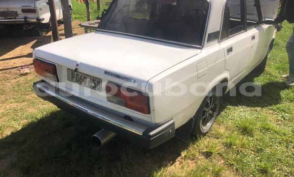 Buy Used Toyota 1973 White Car in Havana in Habana