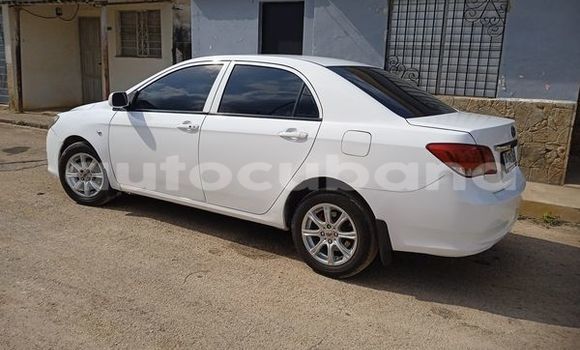 Buy Used Toyota Corolla White Car in Baguanos in Holguin Buy Used Toyota Corolla White Car in Baguanos in Holguin
