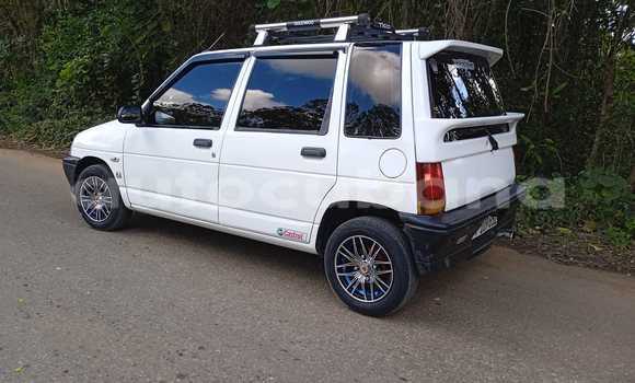 Buy Used Toyota Ist White Car in Aguacate in Matanzas