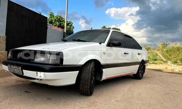 Buy Used Toyota Ist White Car in Baguanos in Holguin