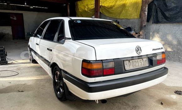 Buy Used Toyota Ist White Car in Baguanos in Holguin Buy Used Toyota Ist White Car in Baguanos in Holguin