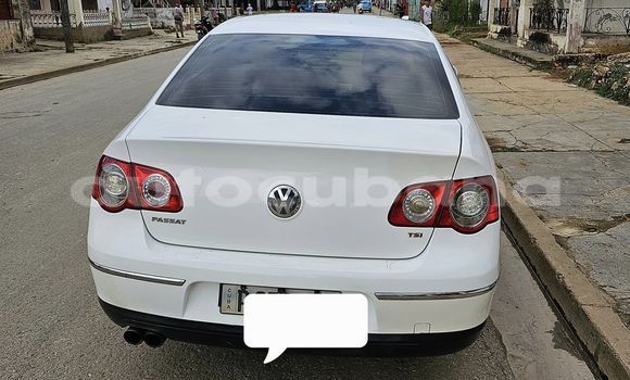 Buy Used Toyota IST White Car in Alacranes in Matanzas Buy Used Toyota IST White Car in Alacranes in Matanzas
