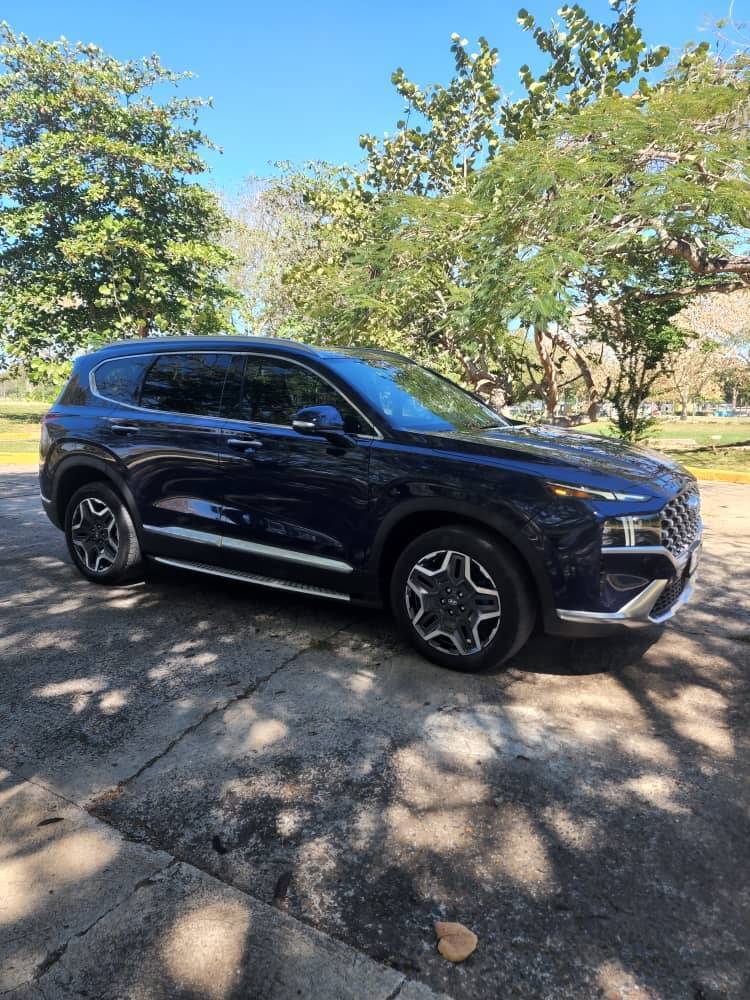 Buy used hyundai santa fe black car in alacranes in matanzas