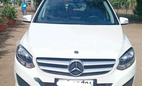 Comprar Usados Carro Mercedes‒Benz 230 Blanco en Banes en Holguin Comprar Usados Carro Mercedes‒Benz 230 Blanco en Banes en Holguin