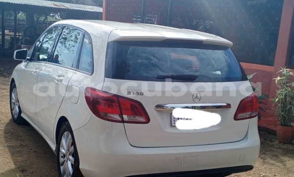 Comprar Usados Carro Mercedes‒Benz 230 Blanco en Banes en Holguin Comprar Usados Carro Mercedes‒Benz 230 Blanco en Banes en Holguin