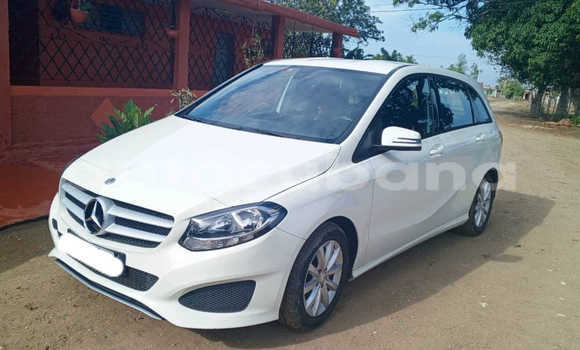 Comprar Usados Carro Mercedes‒Benz 230 Blanco en Banes en Holguin Comprar Usados Carro Mercedes‒Benz 230 Blanco en Banes en Holguin