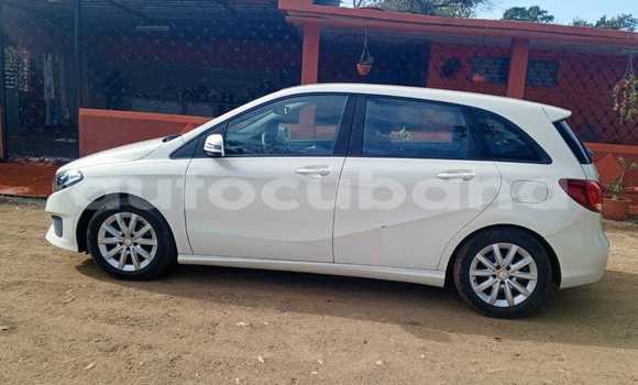 Comprar Usados Carro Mercedes‒Benz 230 Blanco en Banes en Holguin Comprar Usados Carro Mercedes‒Benz 230 Blanco en Banes en Holguin