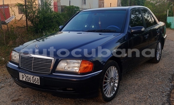 Comprar Usados Carro Mercedes-Benz C250 Azul en Havana en Habana Comprar Usados Carro Mercedes-Benz C250 Azul en Havana en Habana