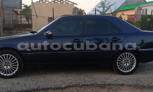 Comprar Usados Carro Mercedes-Benz C250 Azul en Havana en Habana Comprar Usados Carro Mercedes-Benz C250 Azul en Havana en Habana