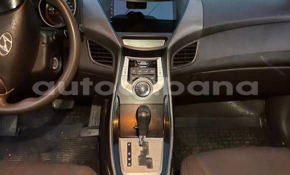 Comprar Usados Carro Hyundai Elantra Blanco en Aguacate en Matanzas Comprar Usados Carro Hyundai Elantra Blanco en Aguacate en Matanzas