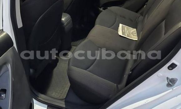 Comprar Usados Carro Hyundai Elantra Blanco en Aguacate en Matanzas Comprar Usados Carro Hyundai Elantra Blanco en Aguacate en Matanzas