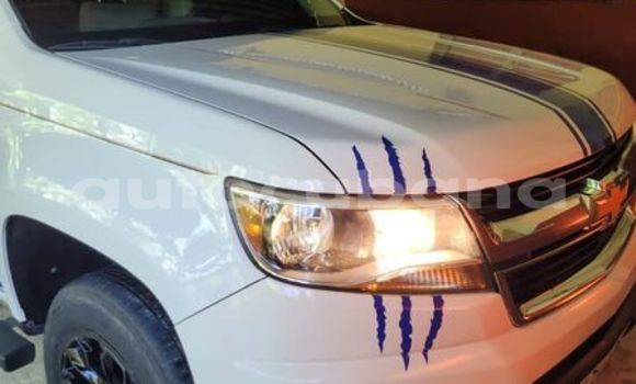 Comprar Usados Carro Chevrolet Corolado Blanco en Aguada de Pasajeros en Matanzas Comprar Usados Carro Chevrolet Corolado Blanco en Aguada de Pasajeros en Matanzas