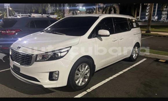 Buy Used Kia Carnival White Car in Banes in Holguin Buy Used Kia Carnival White Car in Banes in Holguin
